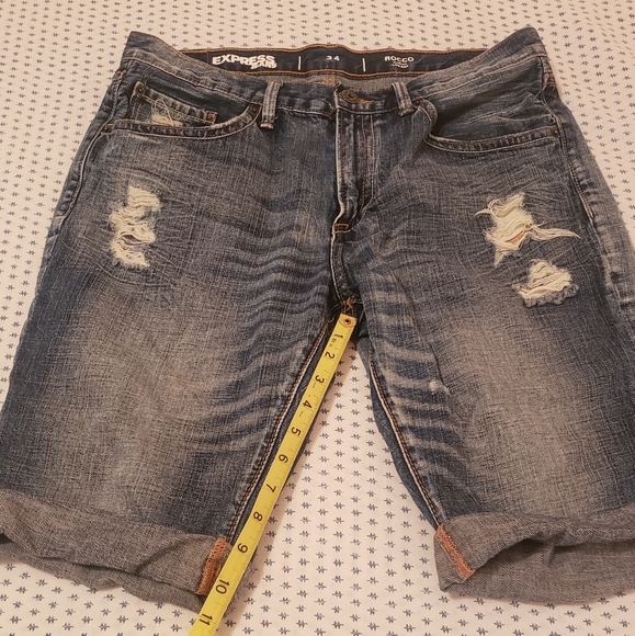 Express Rocco Distressd Jean Shorts - Picture 4 of 5